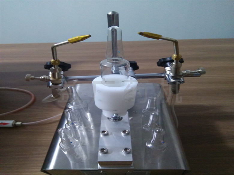 轉瓶式熔封機模具調節(jié) 轉瓶式熔封機模具調節(jié)